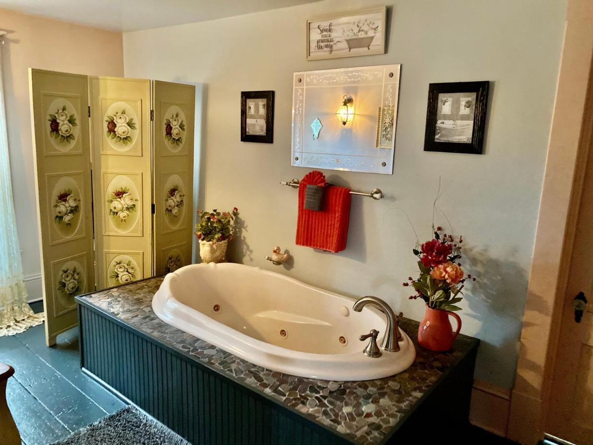 The Bella Ella Bed And Breakfast Canandaigua Bagian luar foto