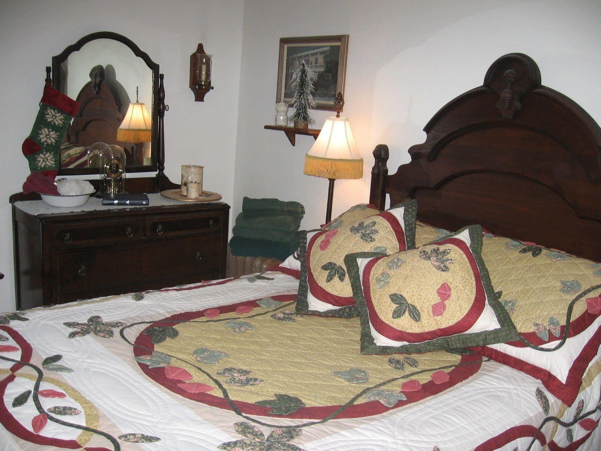 The Bella Ella Bed And Breakfast Canandaigua Bagian luar foto