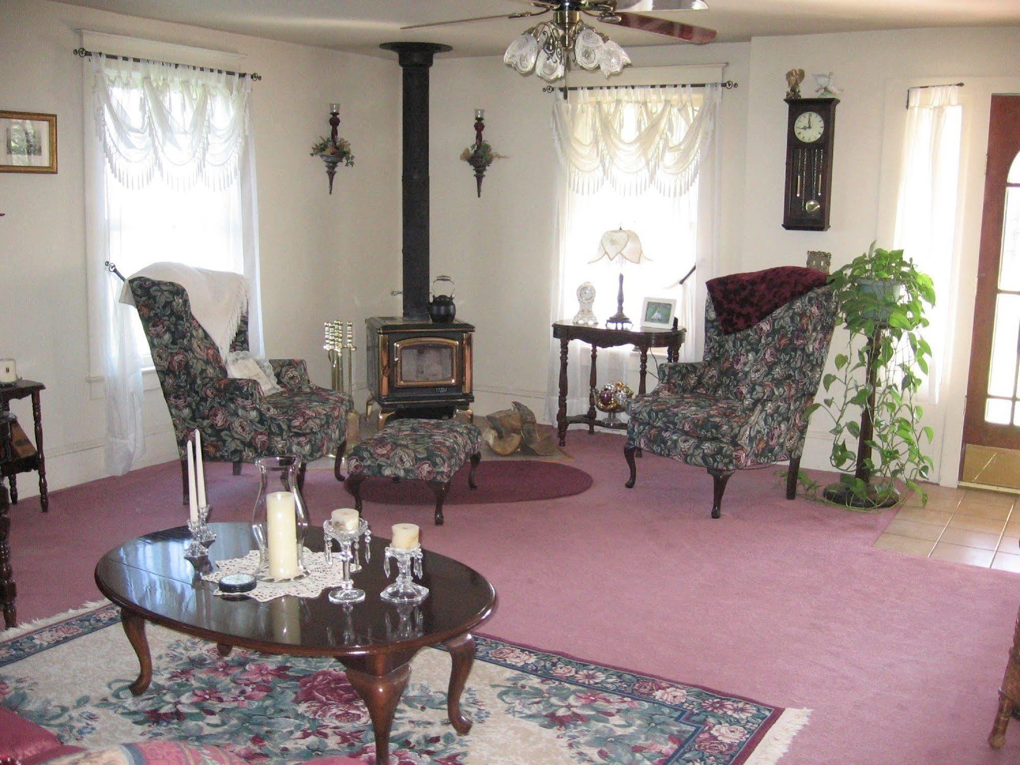 The Bella Ella Bed And Breakfast Canandaigua Bagian luar foto