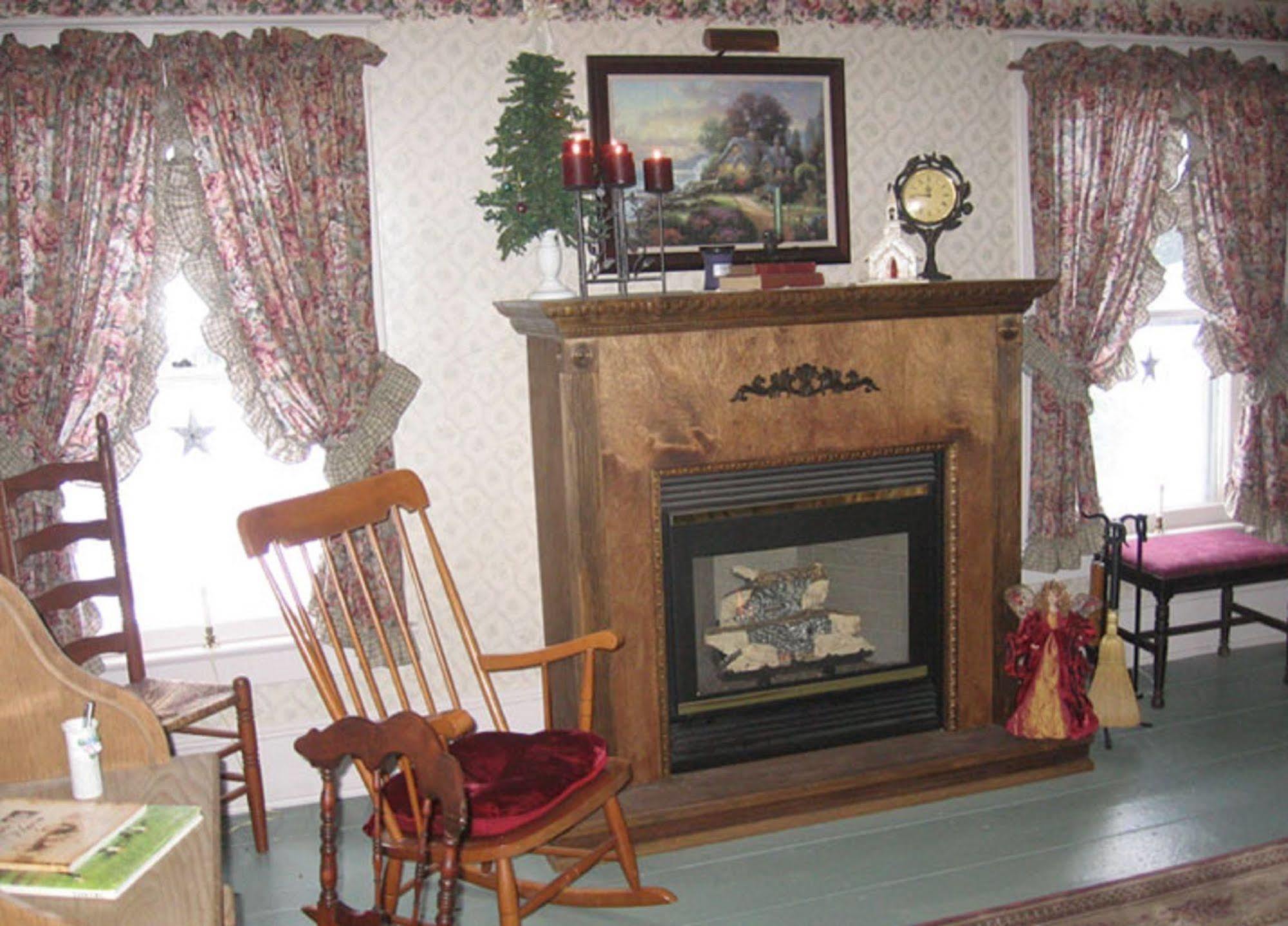 The Bella Ella Bed And Breakfast Canandaigua Bagian luar foto